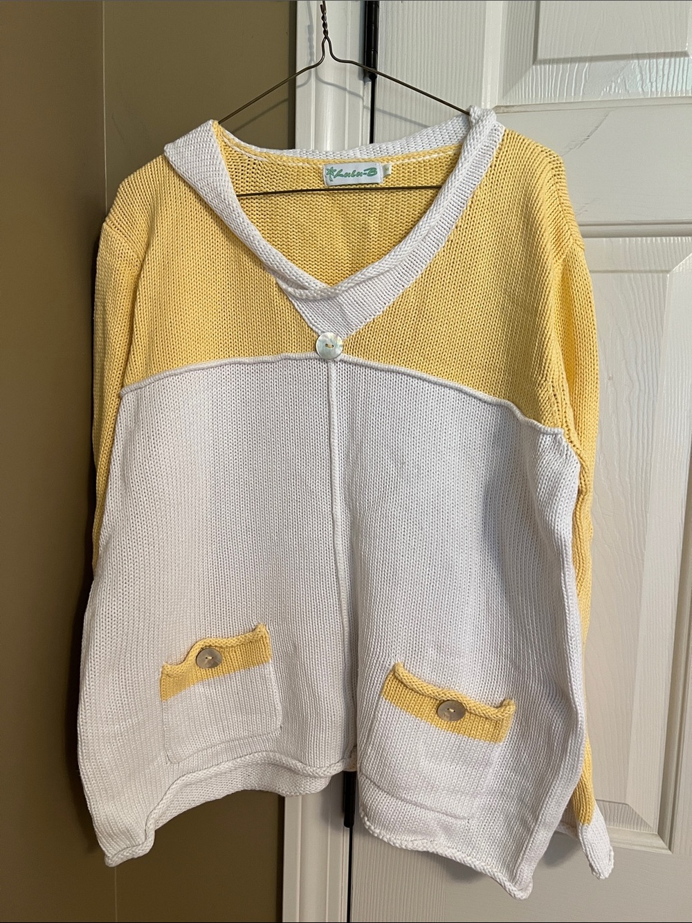 Lulu-B Two-Tone V-Neck Sweater in Yellow and White